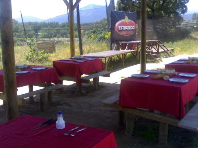 Mesas en la zona para comer